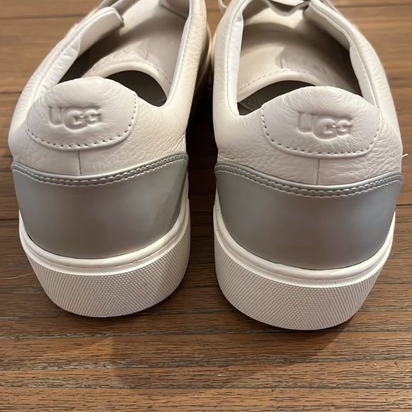 Ugg White Leather Velcro Strap Tennis Shoes.  Sz 11.  NWOT - Picture 3 of 5